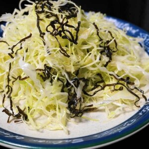 キャベツの塩昆布・生姜・胡麻油ＤＥ香り和え